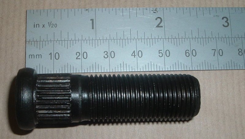 Extended wheel stud FRC7577